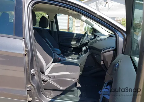 2013 Ford Escape S z USA, uszkodzony, nr VIN 1FMCU0F76DUC67904